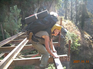 Pod nei propast glubinoi minimum s devyatietajnii dom. Ona, kstati, avtor etih fotografii...