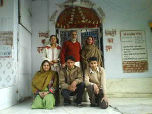 У входа в храм..jpg