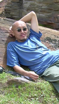 Он отделился первый. Сказал, что только так он может спокойно поговорить с Дакинями.