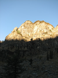 Солнце идёт по ущелью.jpg