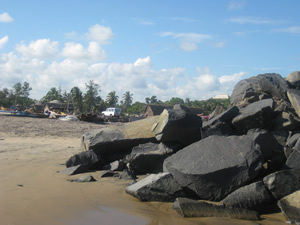 Вот такие камни океан во время цунами принёс со своих глубин на берег.