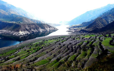 Ганга  плывёт в долину.