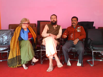 Это Васундра, Ранганатха и Амриш.<br />Отдыхают от мирских забот.