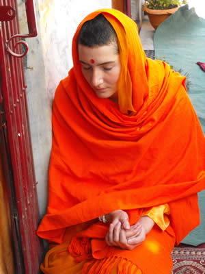 Ганга, одна из первых приняла Саньясу (Монашество).