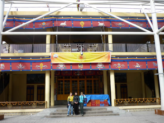 Мы внутри монастыря Намгьял.