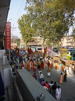 Приближающееся шествие!