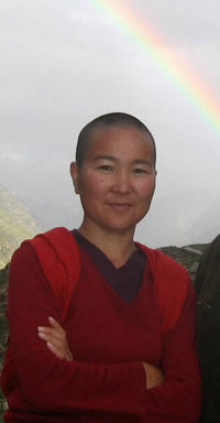 Кунзе, ведущая всех основных практик передаваемых Римпоче.<br />И очень хороший человек.