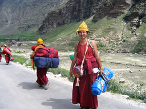 Жиг жед, один из ближайших учеников Римпоче, он переводит Учения и старинные тексты.