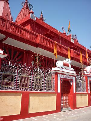 Вход в красивый храм. -:)